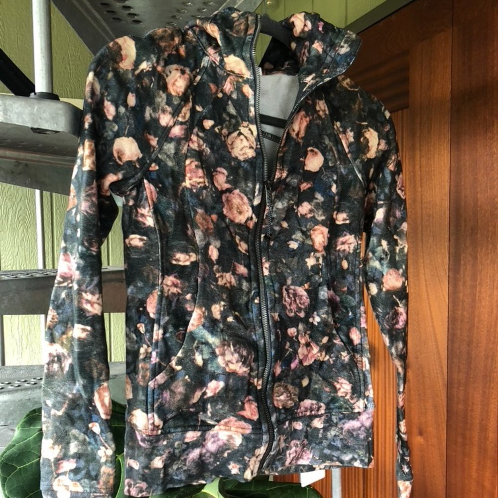 Lululemon Scuba IV Sz 4 Dusty Rose Multi